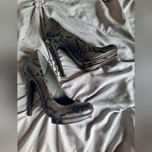 Tory Burch Leather Snakeprint Heels Size 5.5 - Picture 1 of 10